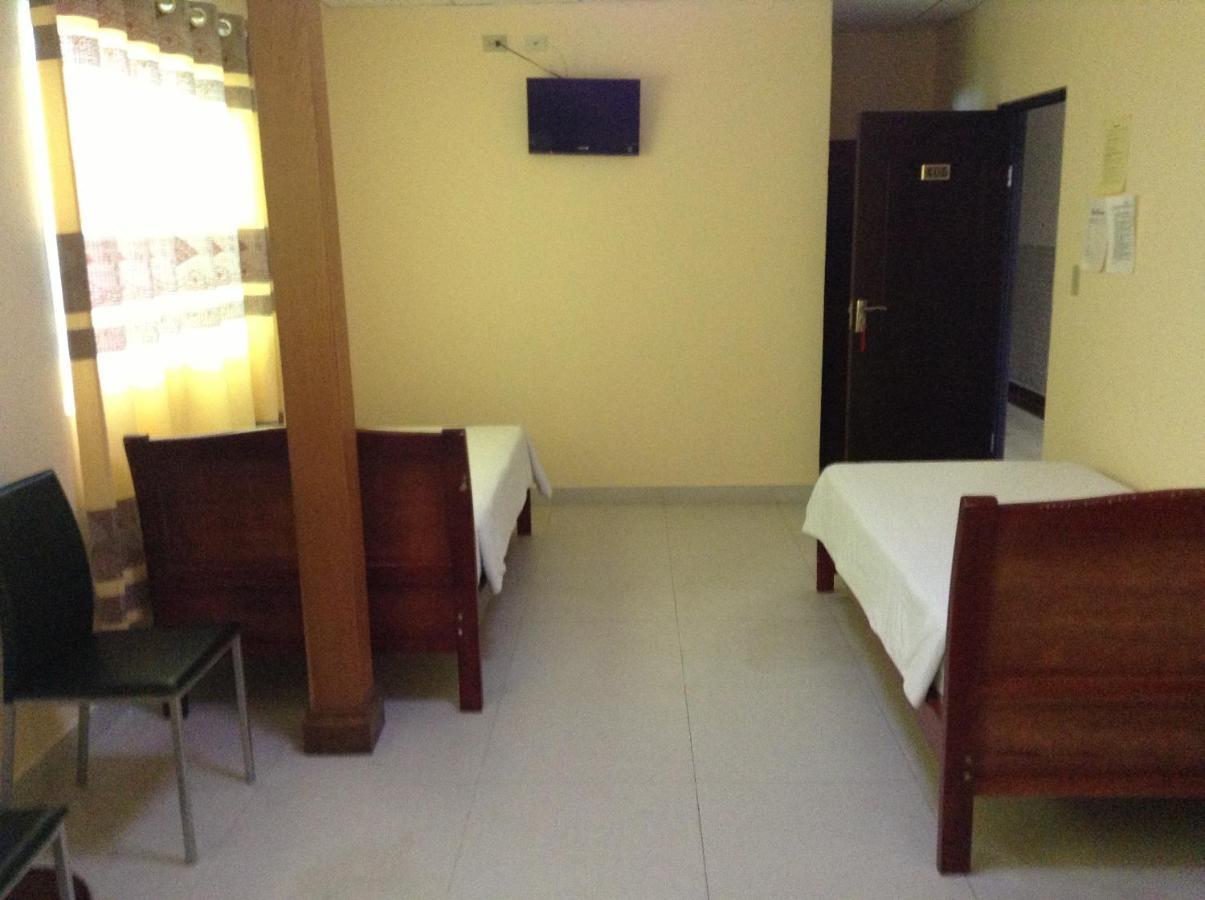 Hotel Cristina โบกัสทาวน์ ภายนอก รูปภาพ