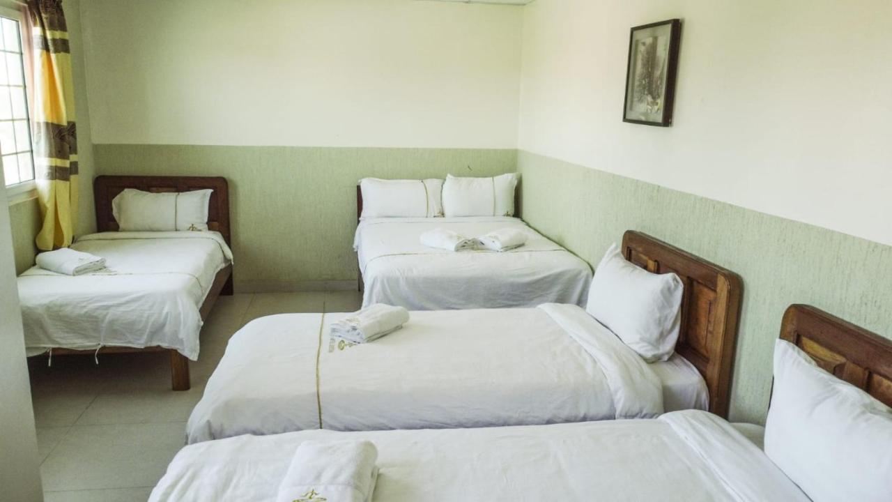 Hotel Cristina โบกัสทาวน์ ภายนอก รูปภาพ