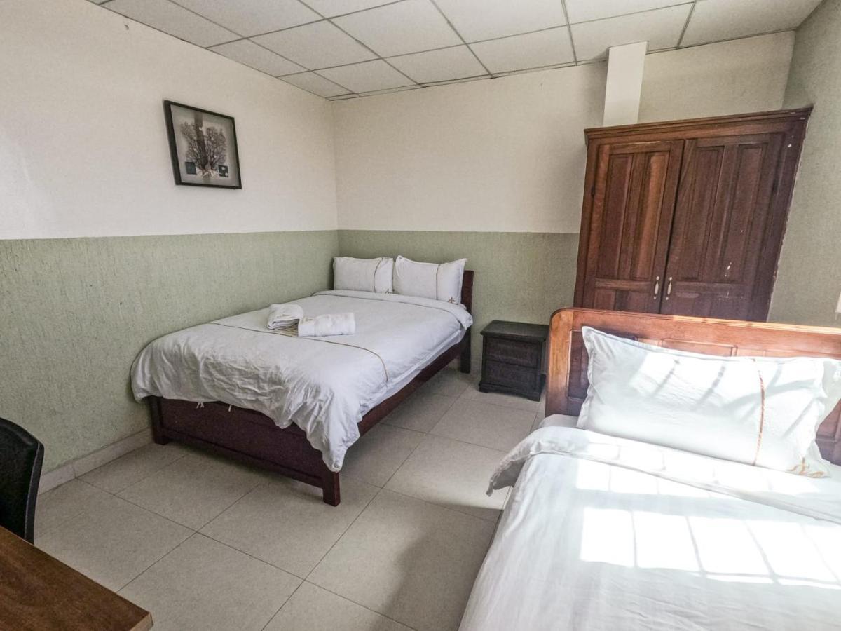 Hotel Cristina โบกัสทาวน์ ภายนอก รูปภาพ